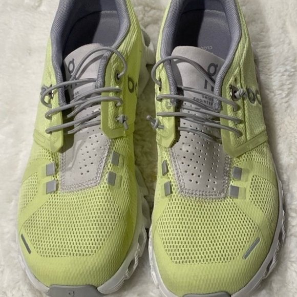 On cloud - Picture 2 of 9